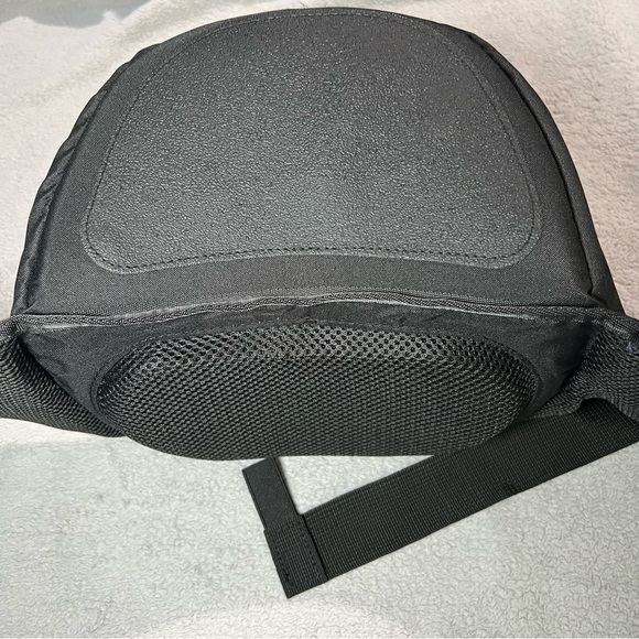 Momcozy baby hip seat carrier - NEW medium - Picture 4 of 7